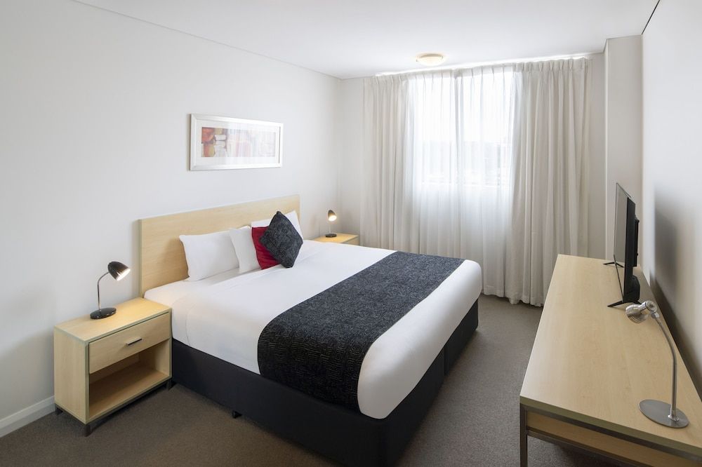 Mantra Castle Hill Sydney One Bedroom Apartment, 1 Queen Bed 4