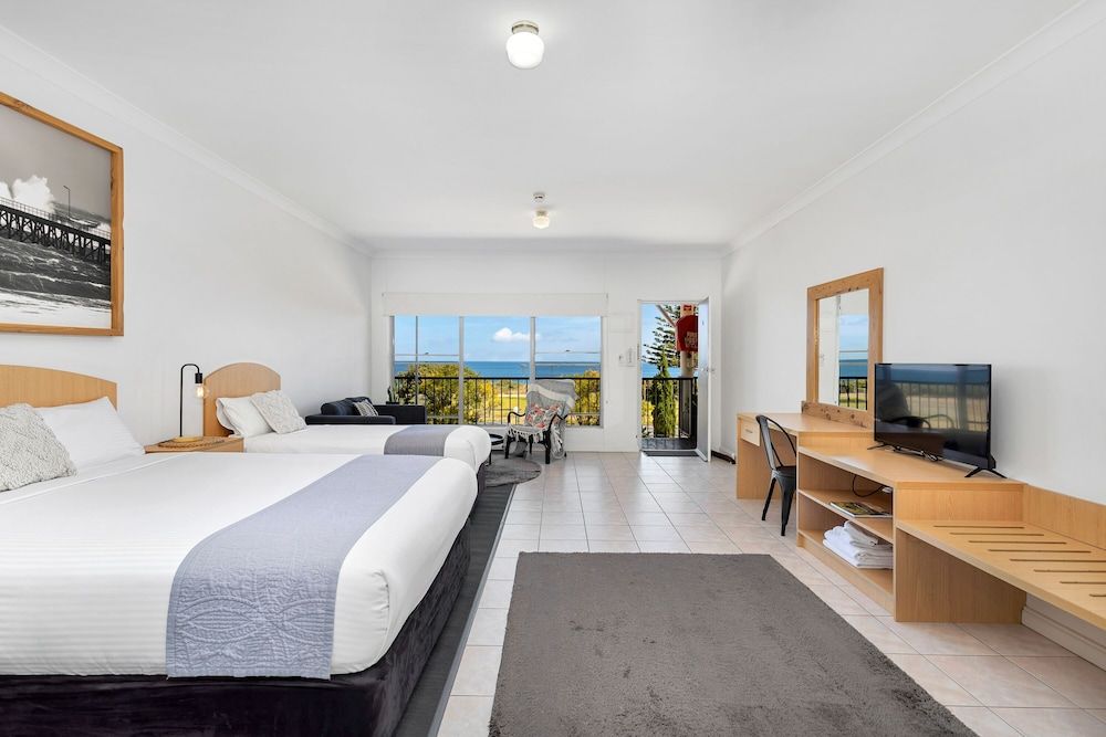 COAST motel and apartments Superior Suite with Ocean View - Upstairs 5