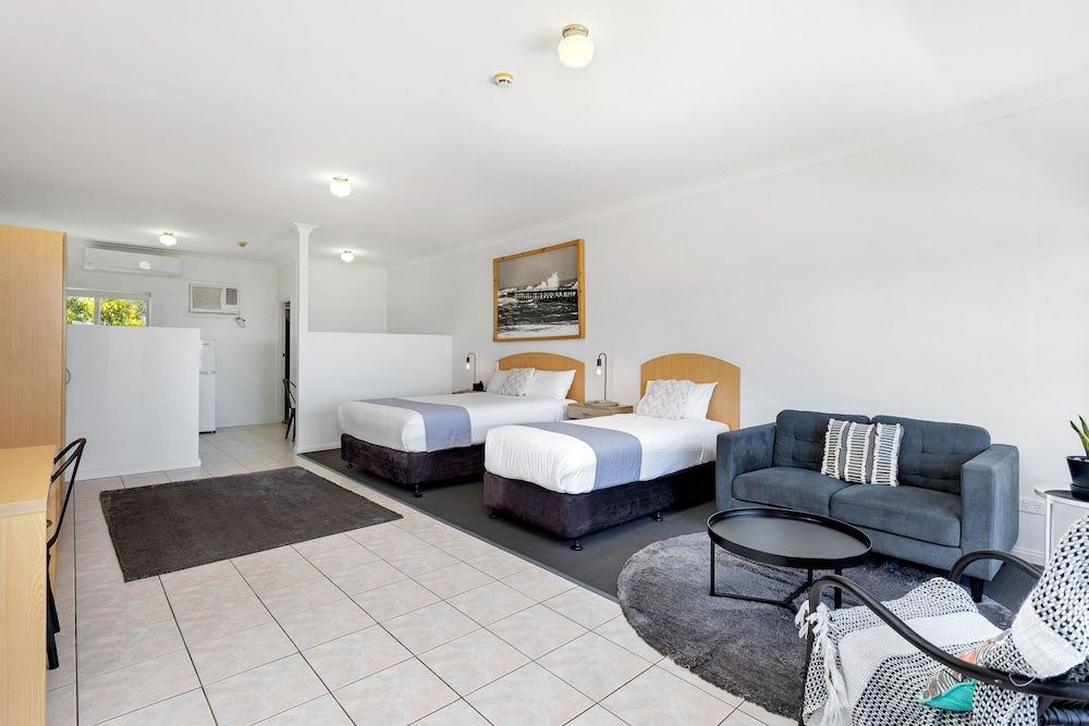 COAST motel and apartments Superior Suite with Ocean View - Upstairs 3