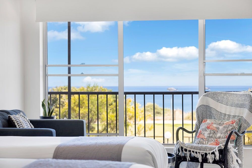 COAST motel and apartments Superior Suite with Ocean View - Upstairs 11