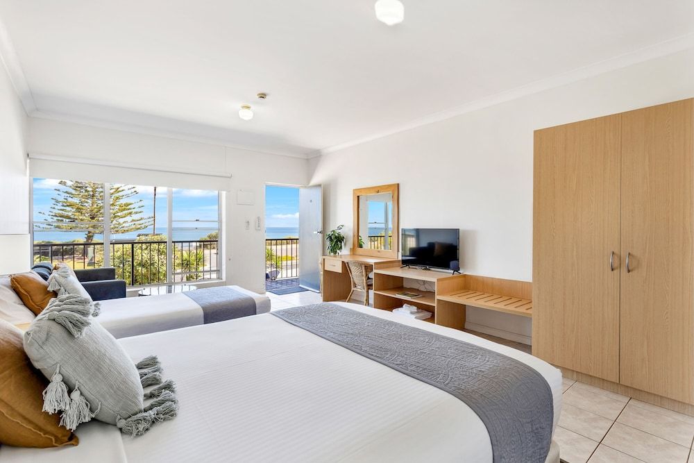 COAST motel and apartments Superior Suite with Ocean View - Upstairs 2