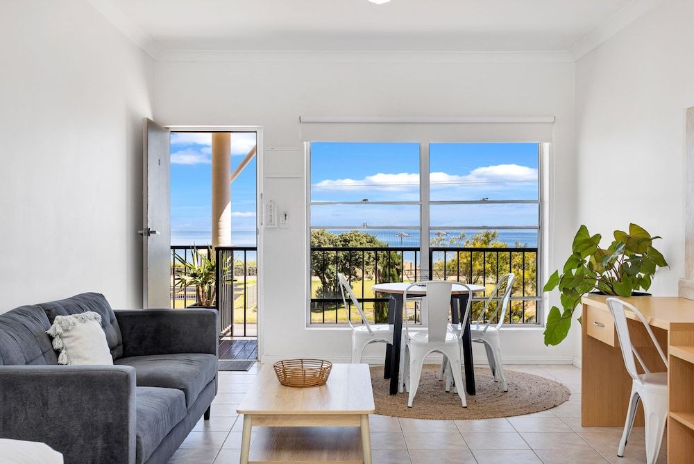 COAST motel and apartments Superior Suite with Ocean View - Upstairs 12