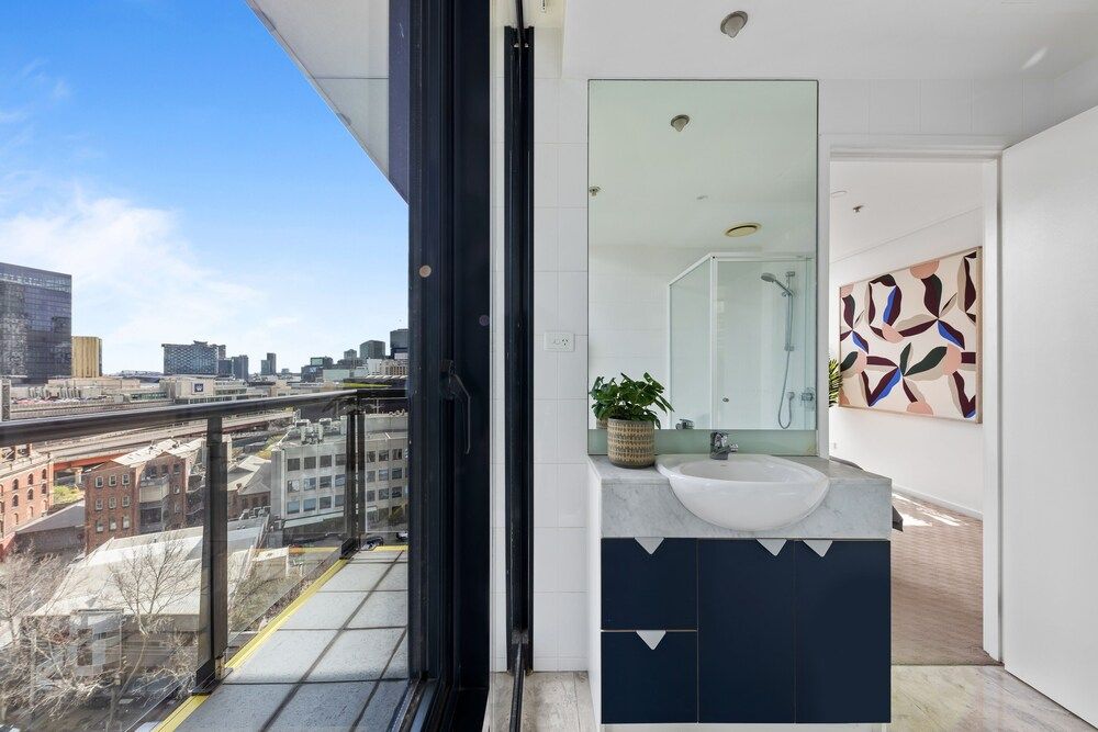 Alix : Panoramic Apartment with City View