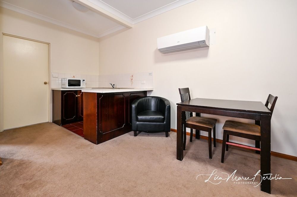Narrandera Club Motor Inn Family Room, 1 Bedroom 8