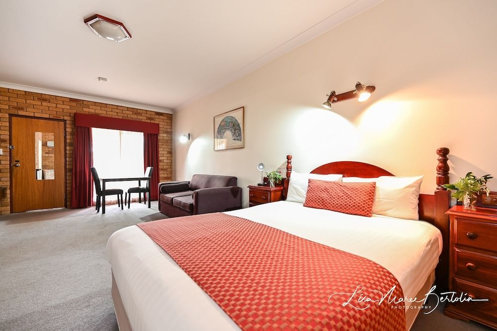 Narrandera Club Motor Inn Standard Queen Room 3