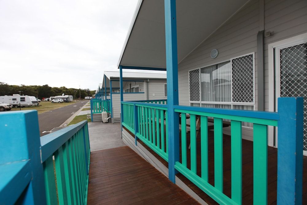 Windang Beach Tourist Park 3 Bedroom Deluxe 6 Berth Cabin 4