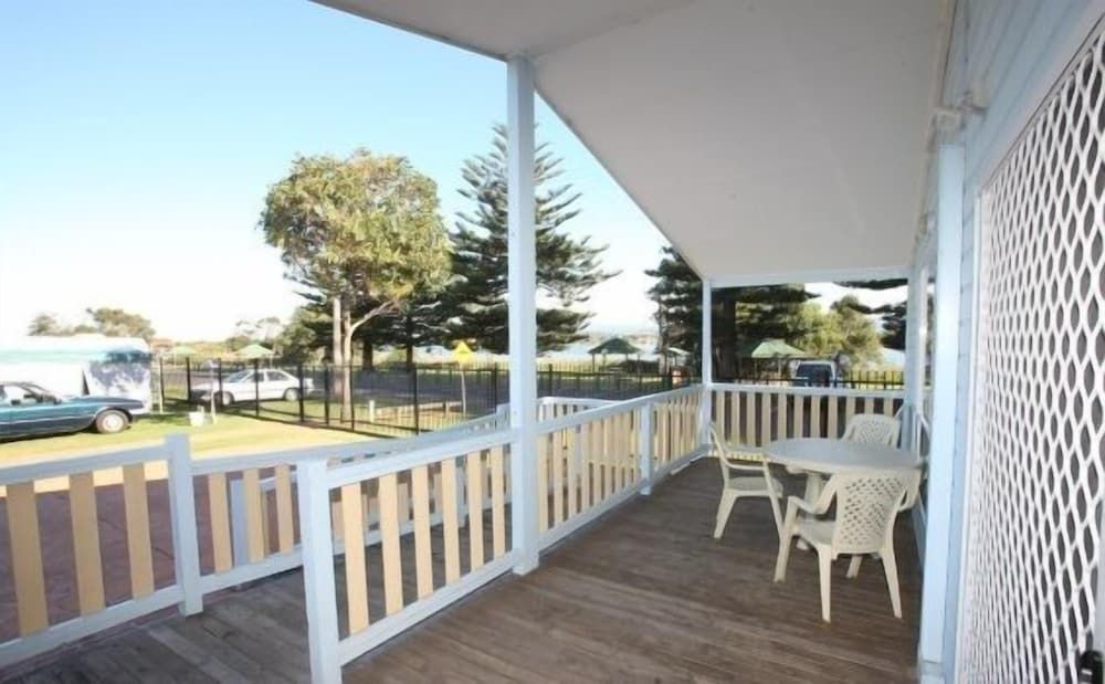 Windang Beach Tourist Park 3 Bedroom Deluxe 6 Berth Cabin 3