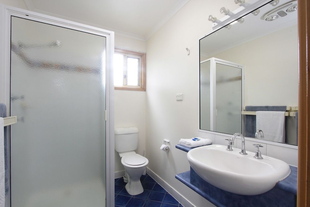 Windang Beach Tourist Park 1 Bedroom Ensuite 4 Berth Cabin 4