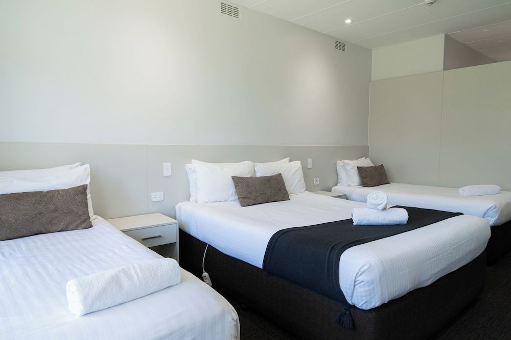 Naracoorte Hotel Motel Executive Family Room 3