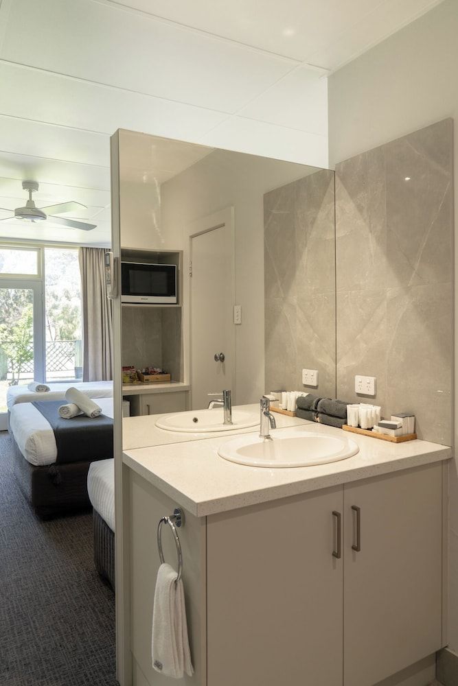 Naracoorte Hotel Motel Executive Family Room 5