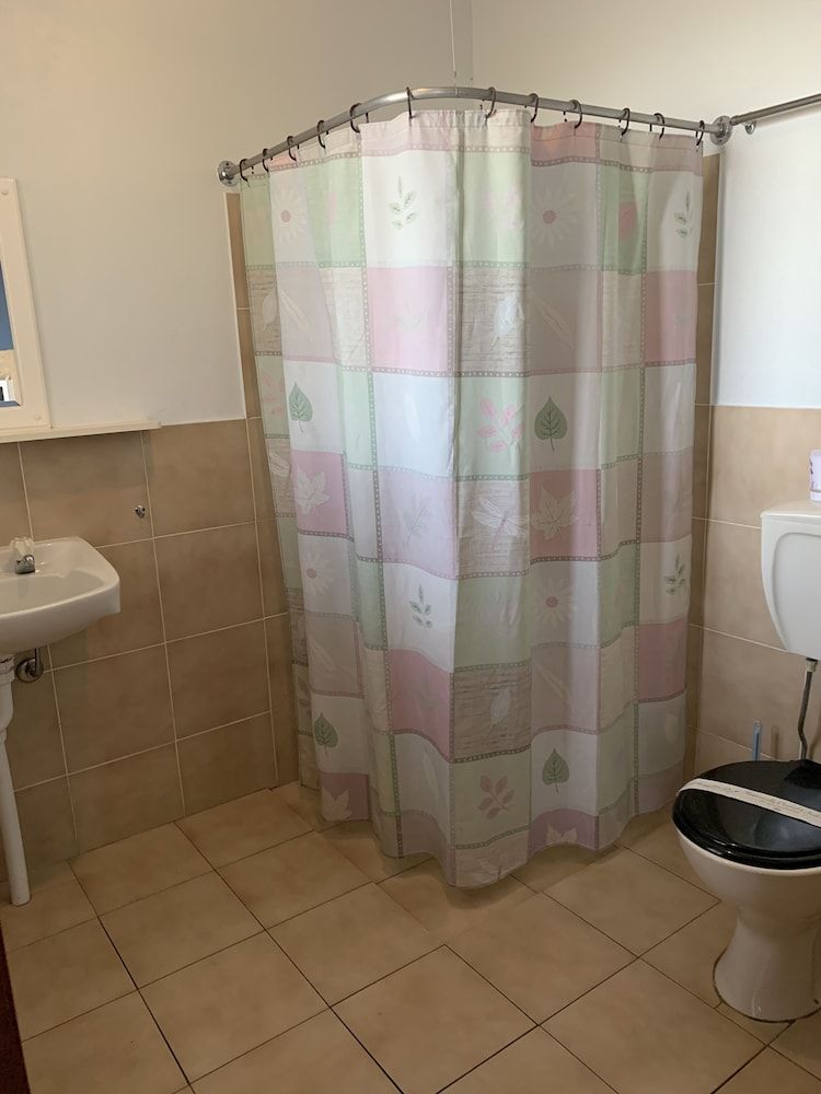 Limestone Coast Tourist Park Family Cabin, 2 Bedrooms 4