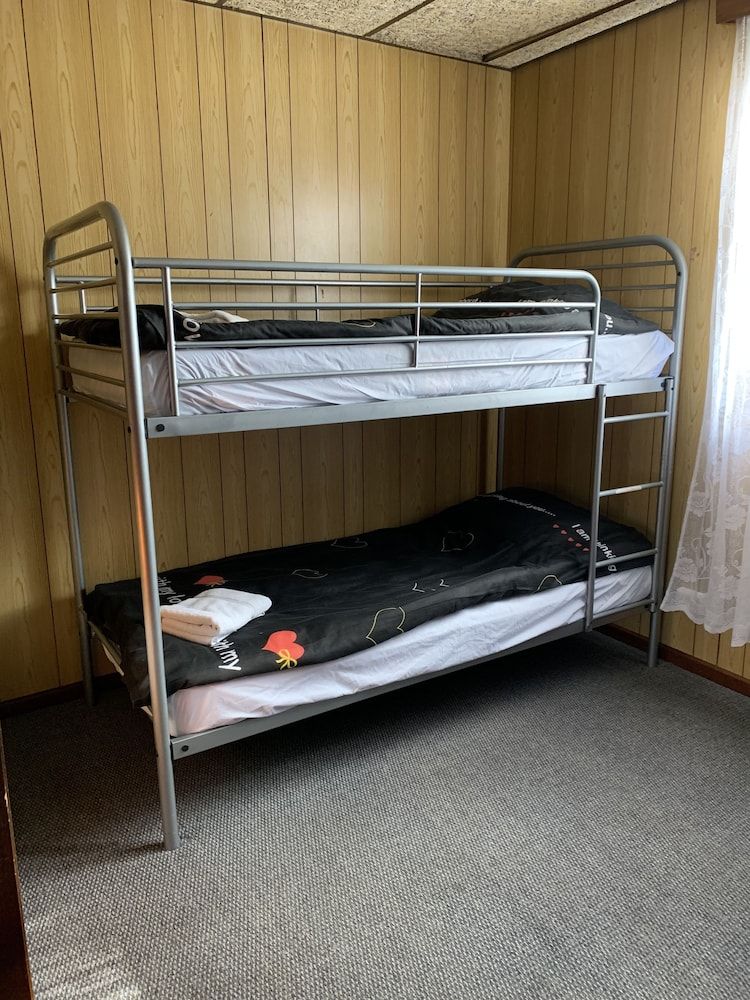 Limestone Coast Tourist Park Family Cabin, 2 Bedrooms