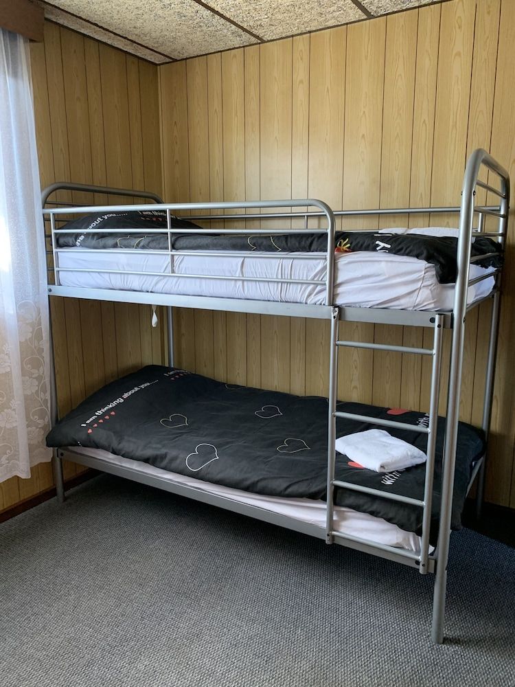 Limestone Coast Tourist Park Family Cabin, 2 Bedrooms 2