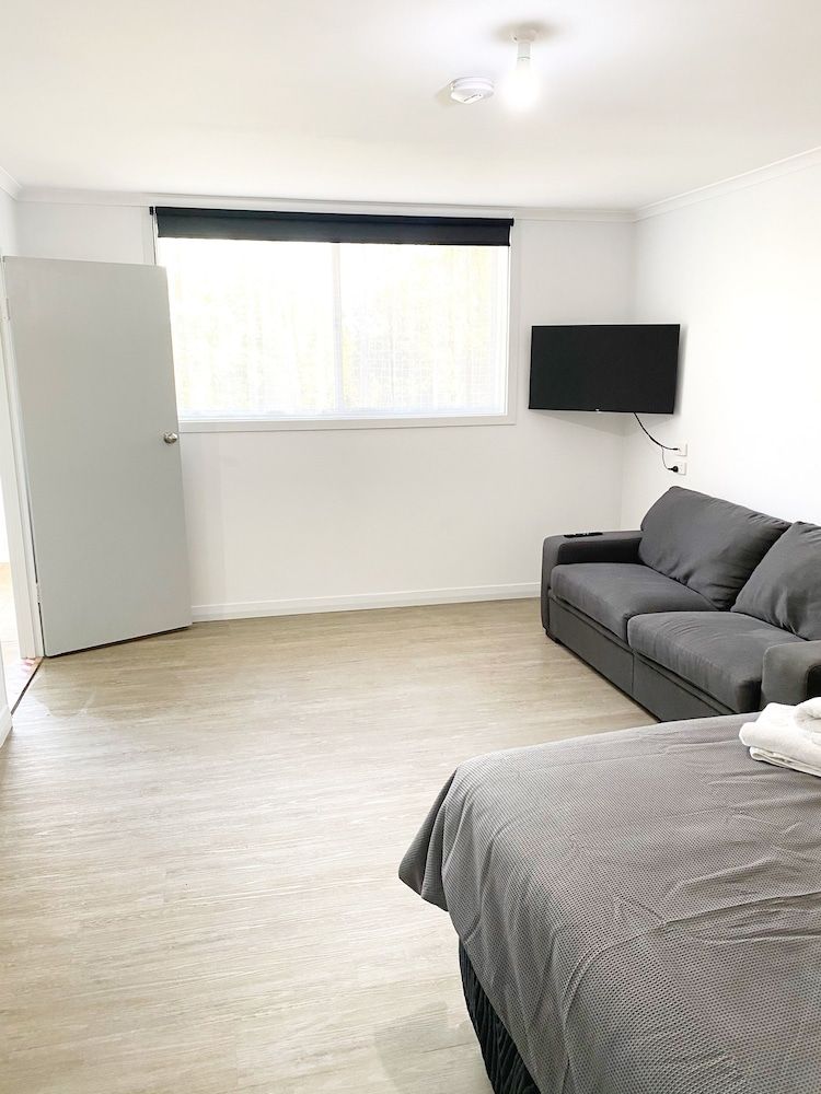 Limestone Coast Tourist Park Deluxe Cabin, 1 Bedroom 2