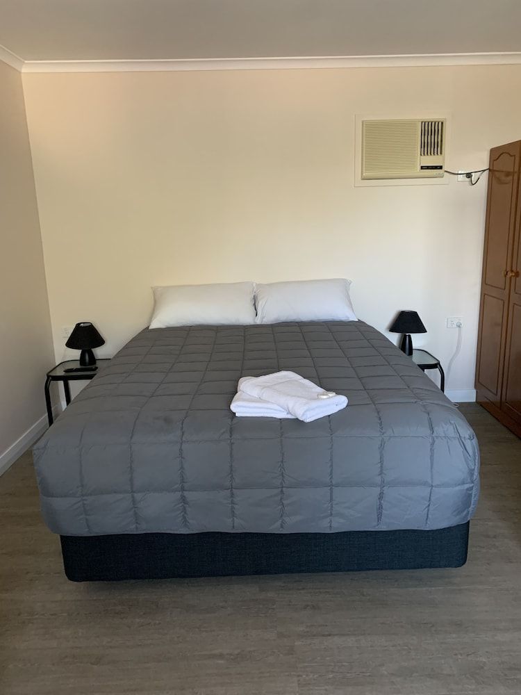 Limestone Coast Tourist Park Deluxe Cabin, 1 Bedroom