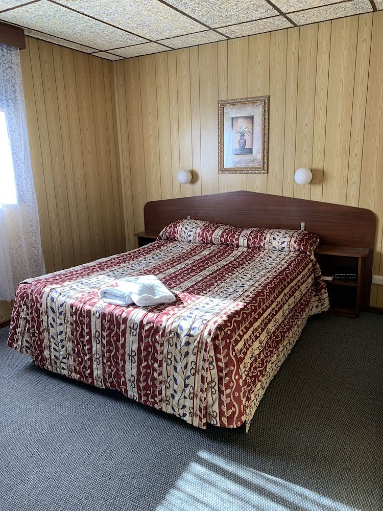 Limestone Coast Tourist Park Family Cabin, 2 Bedrooms 3