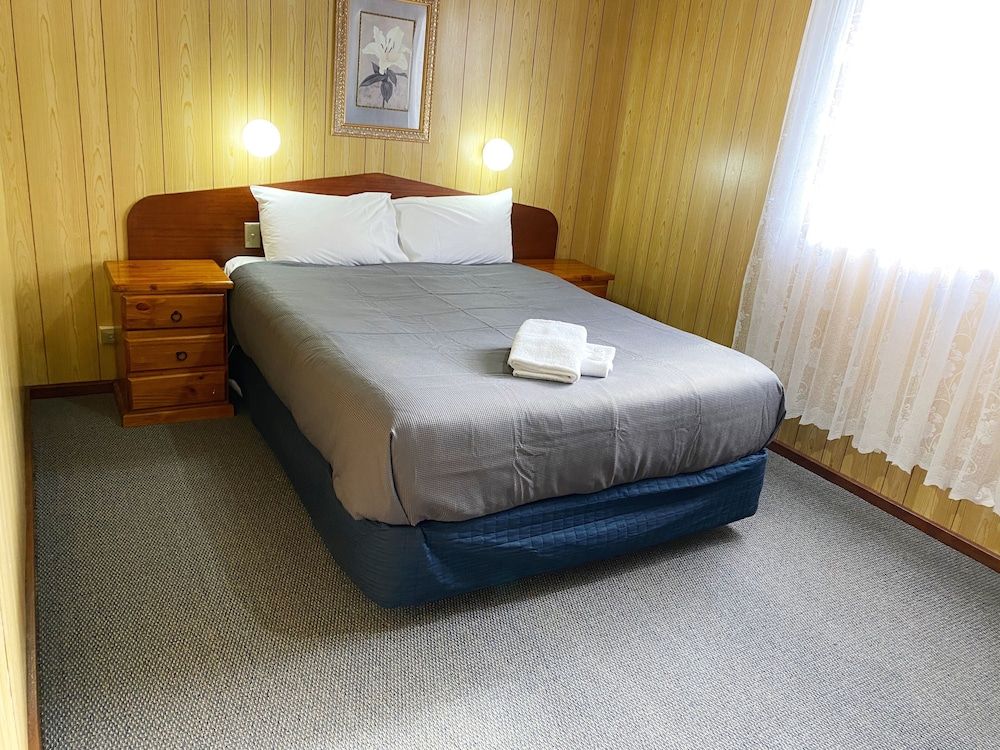 Limestone Coast Tourist Park Comfort Cabin, 2 Bedrooms 2