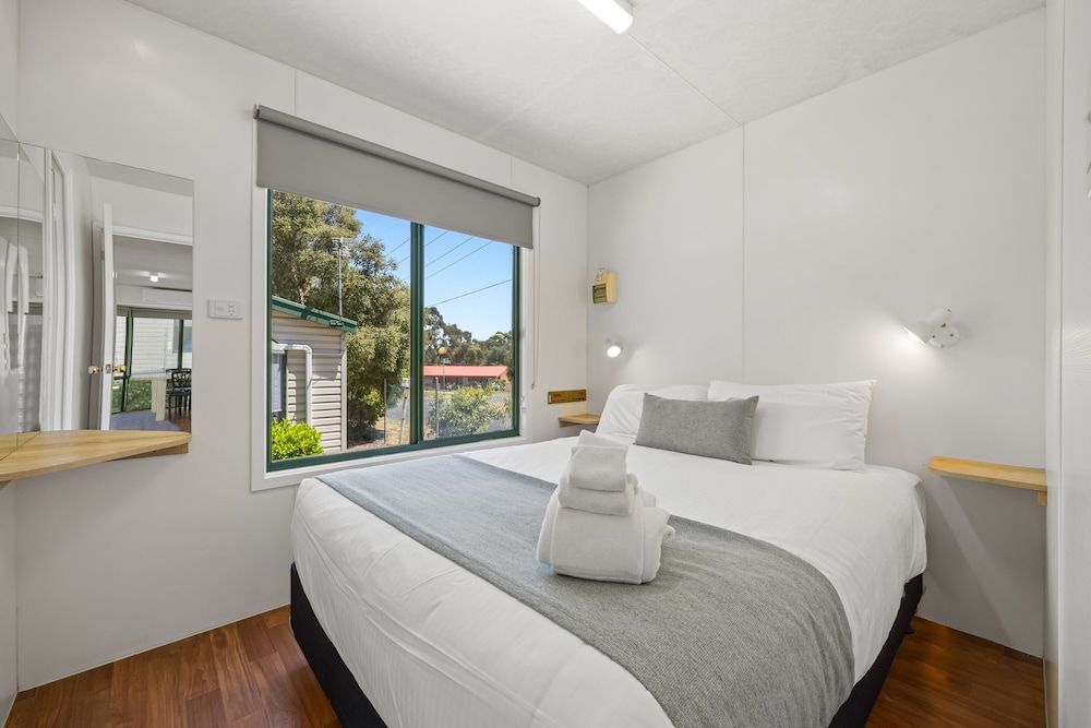 Eureka Stockade Holiday Park Two Bedroom Cottage (6 Berth) 2