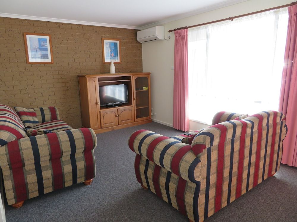 Warrnambool Motel and Holiday Park Family Apartment, 2 Bedrooms, Private Bathroom, Ground Floor (Twin Share Linen Surcharge Applies & p 9