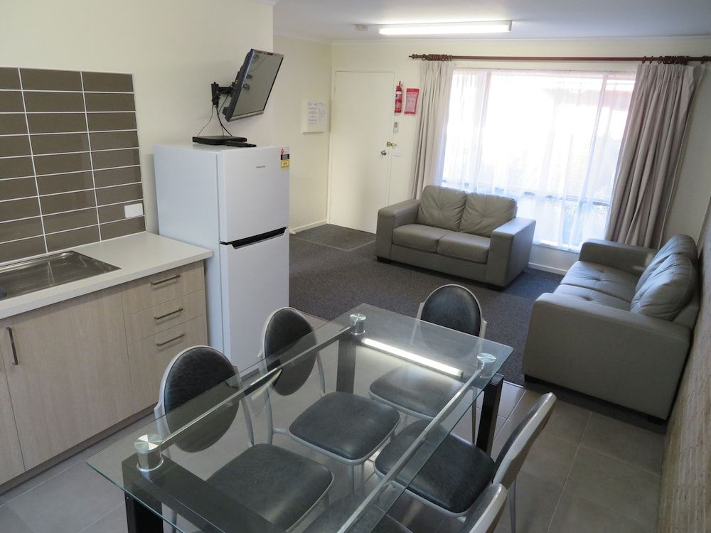 Warrnambool Motel and Holiday Park Family Apartment, 2 Bedrooms, Private Bathroom, Ground Floor (Twin Share Linen Surcharge Applies & p 8