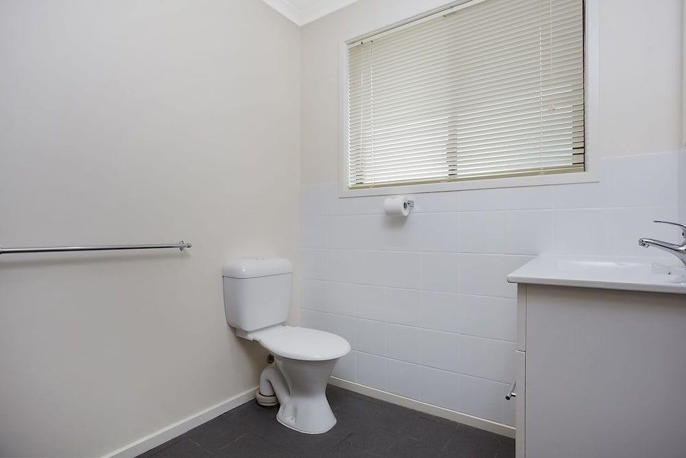 Warrnambool Motel and Holiday Park Family Apartment, 2 Bedrooms, Private Bathroom, Ground Floor (Twin Share Linen Surcharge Applies & p 5