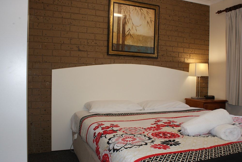 Warrnambool Motel and Holiday Park Family Apartment, 2 Bedrooms, Private Bathroom, Ground Floor (Twin Share Linen Surcharge Applies & p 2