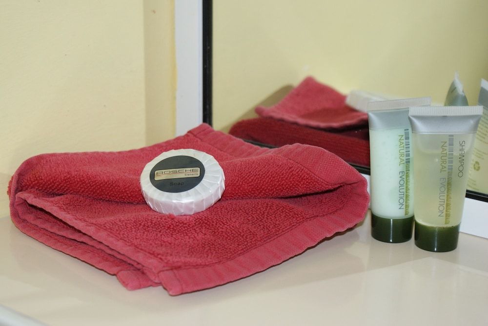 Warrnambool Motel and Holiday Park Family Apartment (Twin Share Linen Surcharge Applies & payable at property) 4