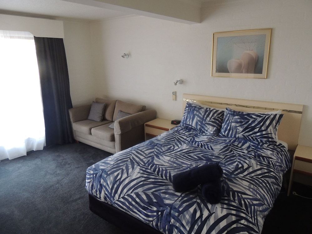 Argyle Terrace Motor Inn Deluxe Room, Non Smoking, Balcony (Deluxe Double) 3