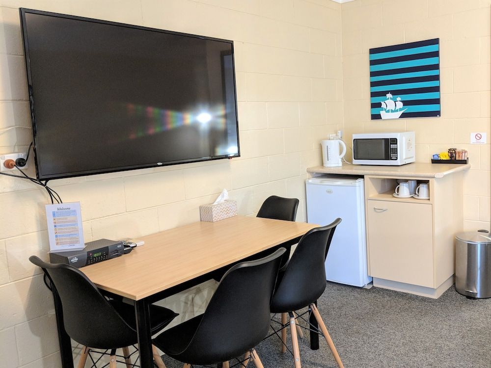 Sail Inn Motel Family Quadruple Room, Multiple Beds, Refrigerator & Microwave, Ground Floor 6