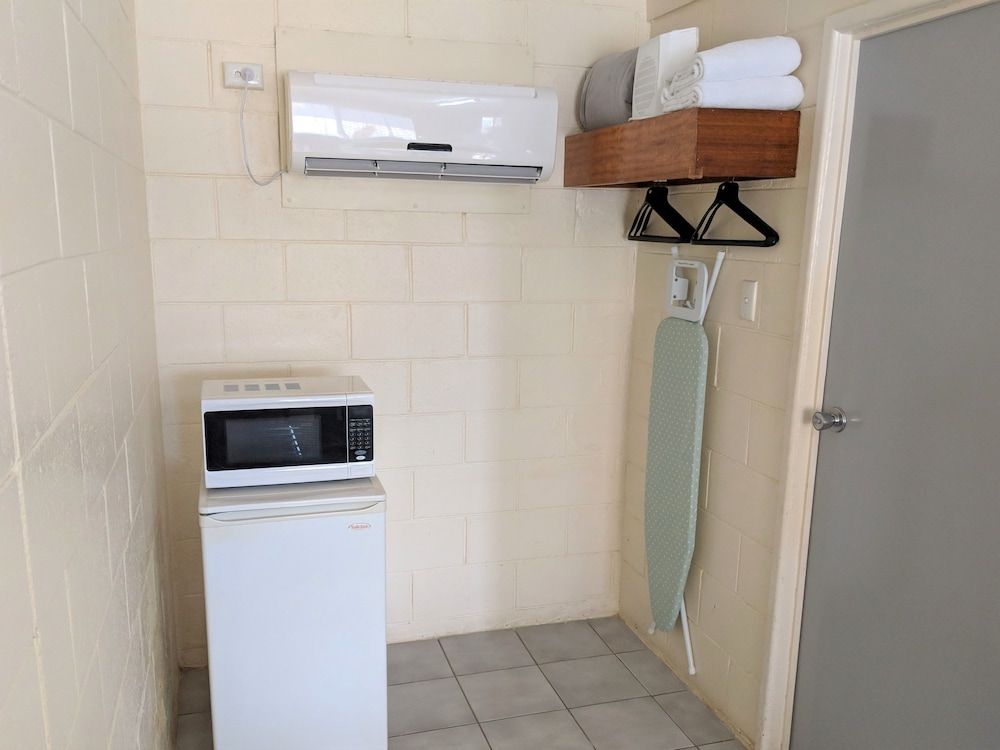 Sail Inn Motel Standard Double Room, 1 Queen Bed, Refrigerator & Microwave, Ground Floor 4