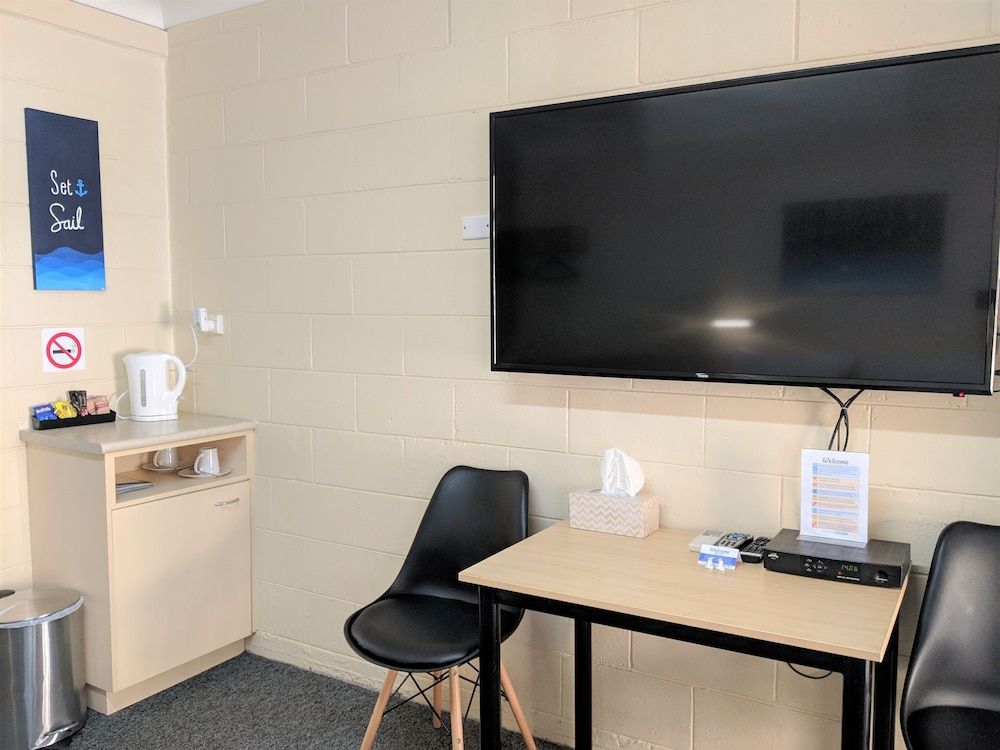 Sail Inn Motel Standard Double Room, 1 King Bed, Refrigerator & Microwave, Ground Floor 8