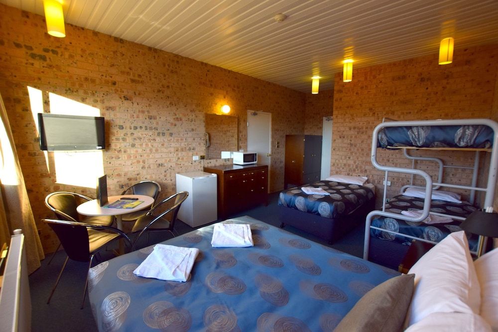 Alpine Resort Motel Ground Floor Deluxe Family (5 people)