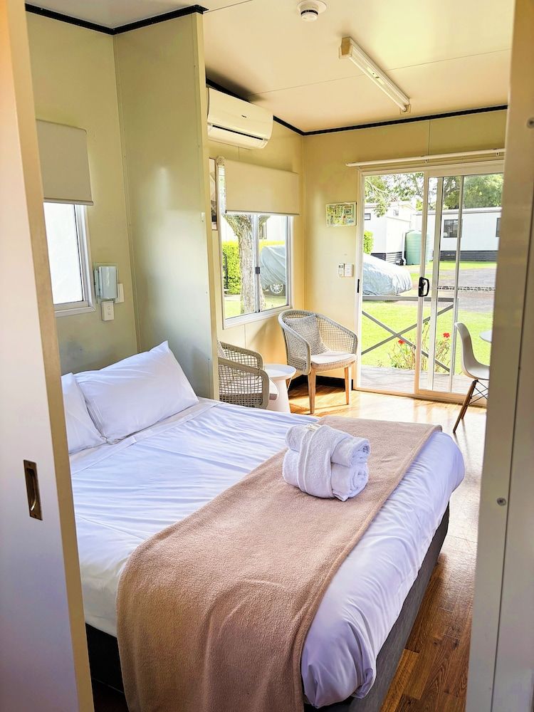 BIG4 Toowoomba Holiday Park Spa Villa 2