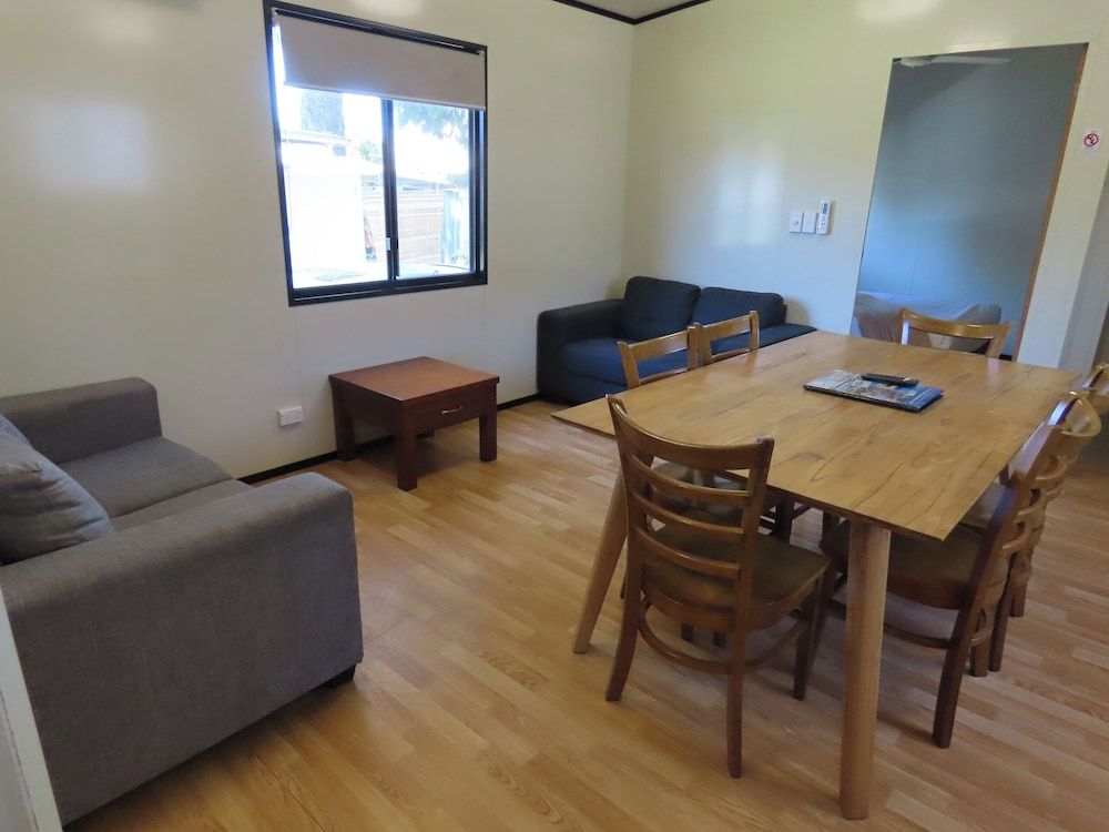BIG4 Toowoomba Holiday Park 3 Bedroom cabin sleeps 6 5