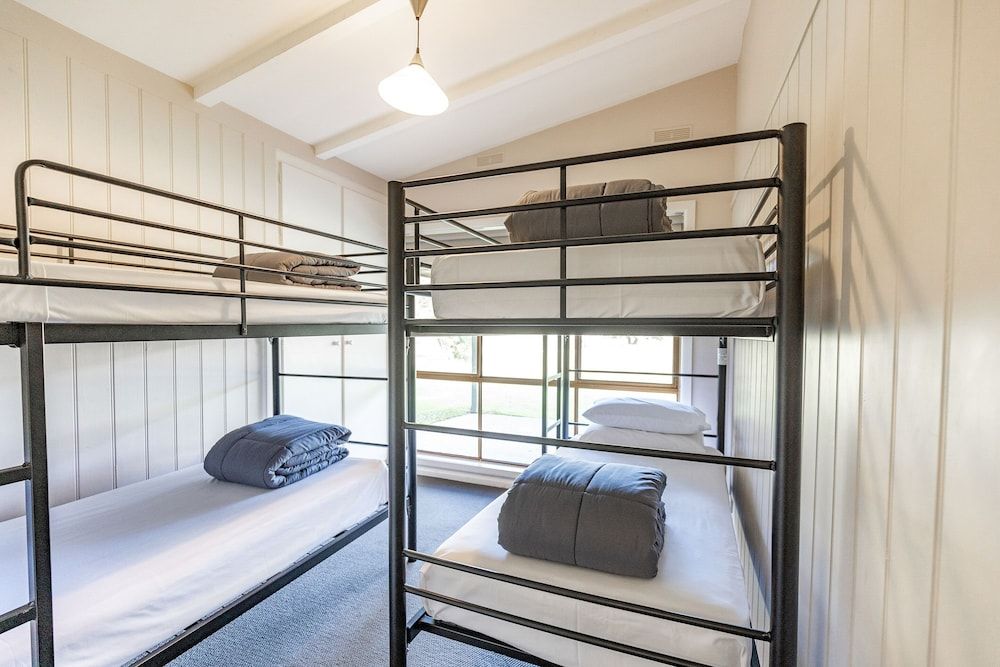 2 Bedroom Cabin (Sleeps 6)