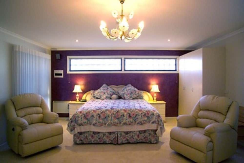 The Charles Robbins Standard Apartment, Non Smoking, Kitchen (TOM THUMB STUDIO SPA)