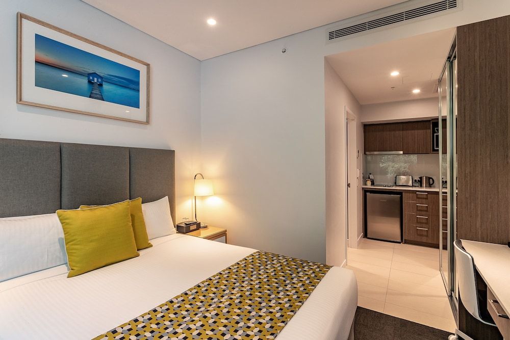 Quest Mounts Bay Road Standard Studio 4