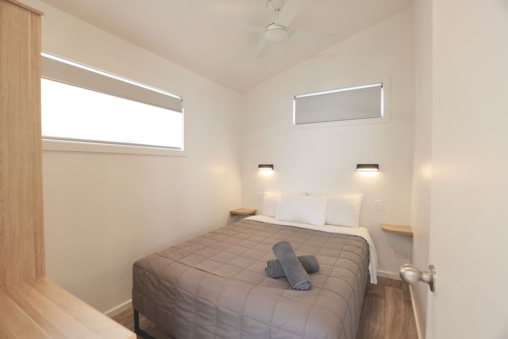 Sea Vu Caravan Park Superior Cabin 2