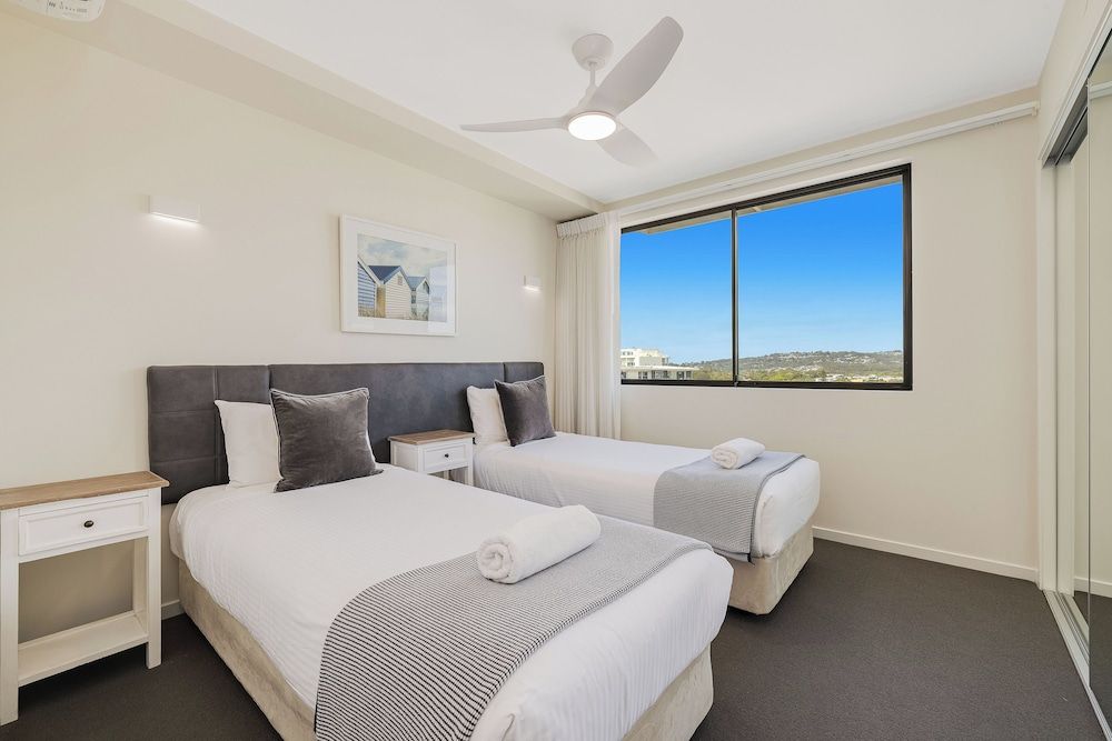 Beach on Sixth 2 Bedroom Ocean View Superior High Floor Apartment 4