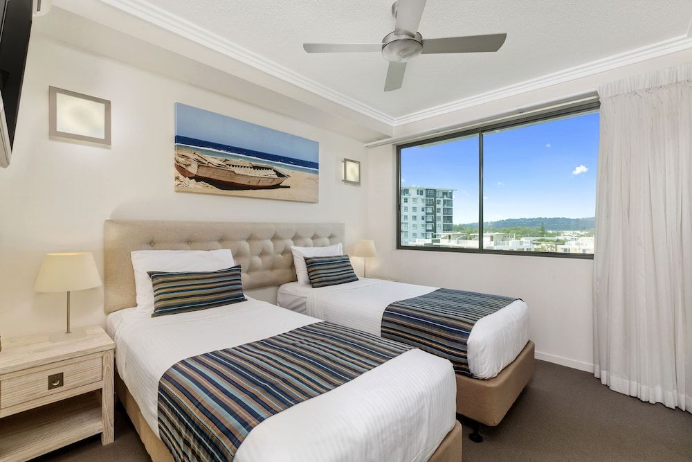 Beach on Sixth 2 Bedroom Ocean View Superior High Floor Apartment 3