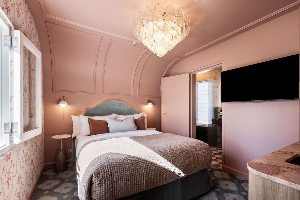 Medusa Boutique Hotel Deluxe Queen 10