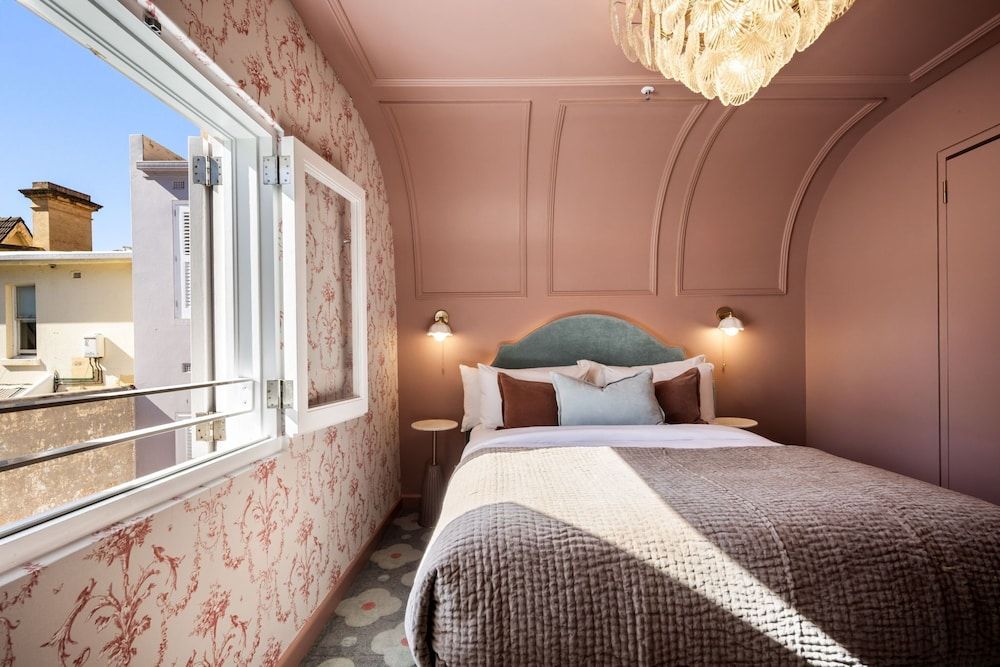 Medusa Boutique Hotel Deluxe Queen 7