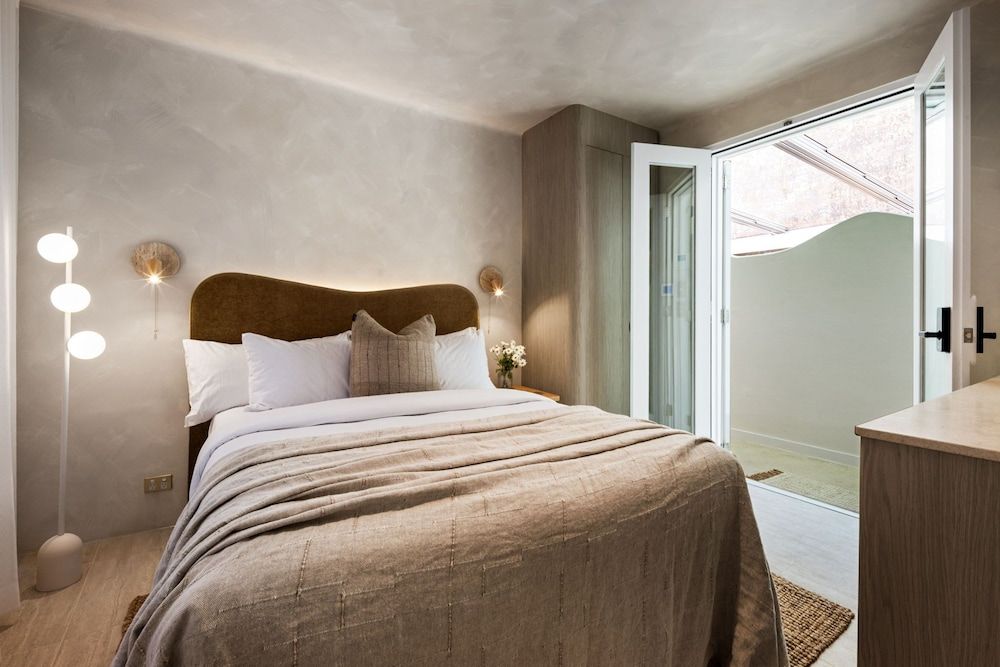 Medusa Boutique Hotel Deluxe Queen 9