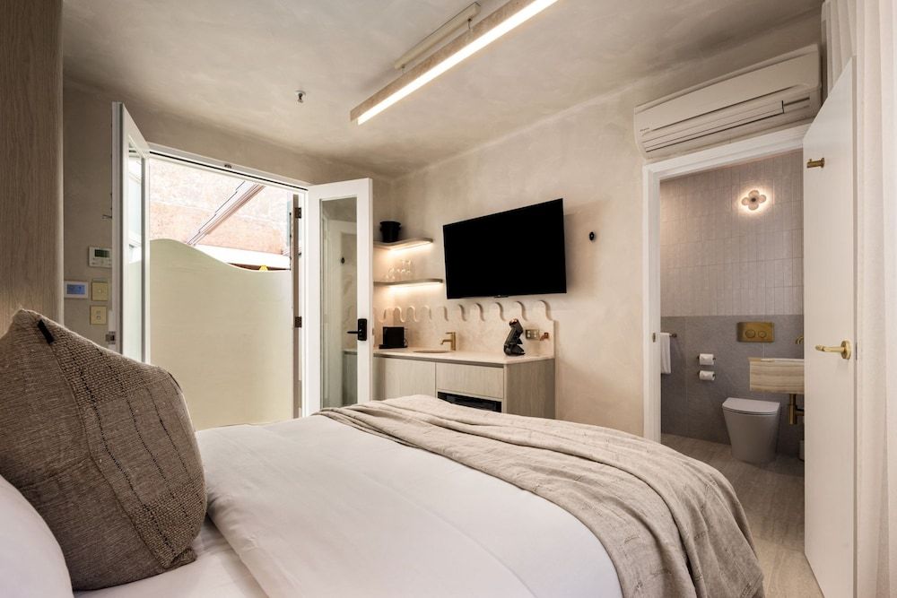 Medusa Boutique Hotel Deluxe Queen 5