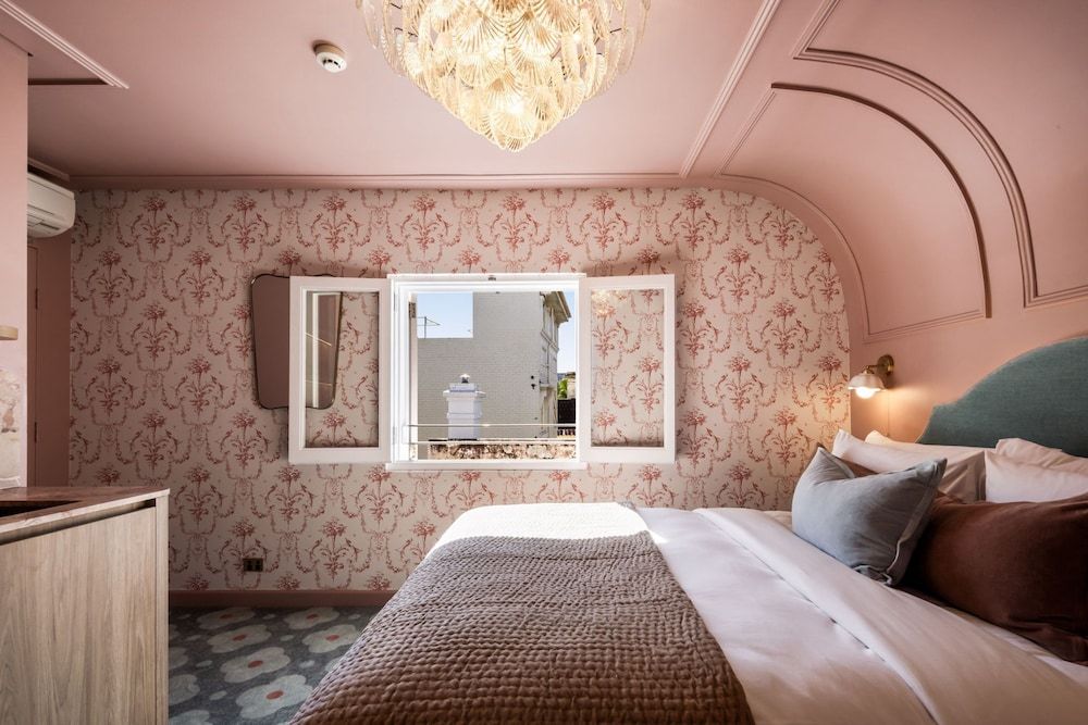 Medusa Boutique Hotel Deluxe Queen 11