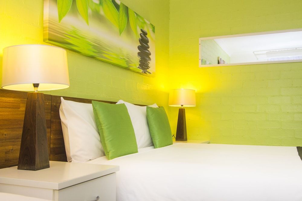 Deluxe Room, Queen plus 1 single
