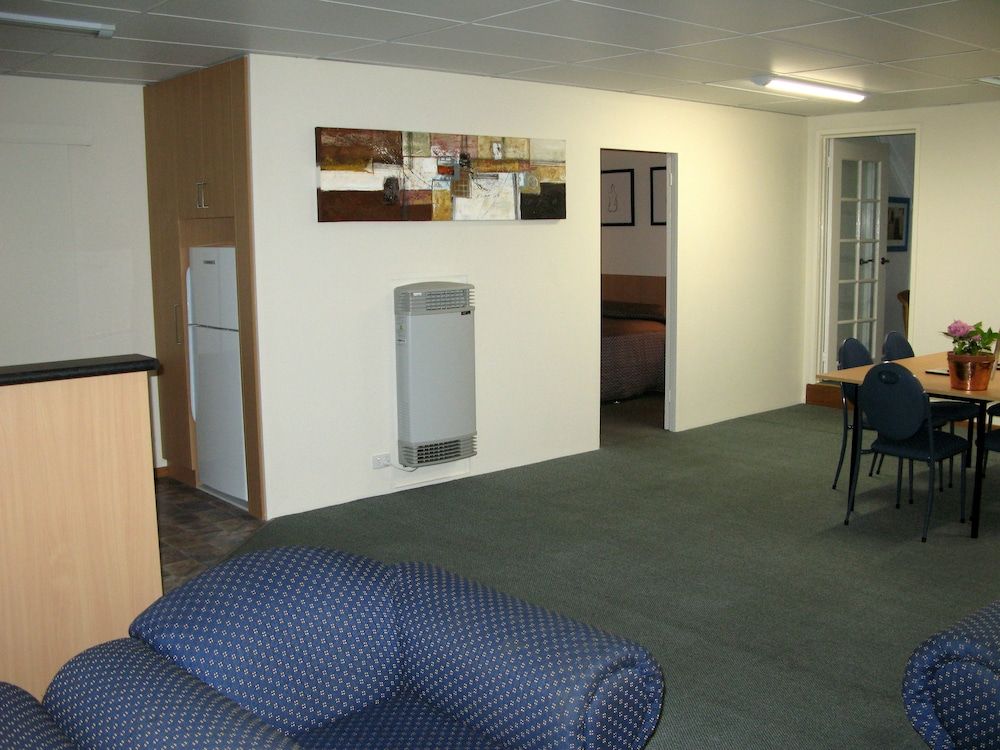 Barclay Motor Inn Executive Apartment 4