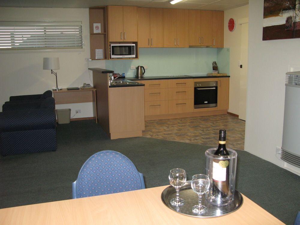 Barclay Motor Inn Executive Apartment 2