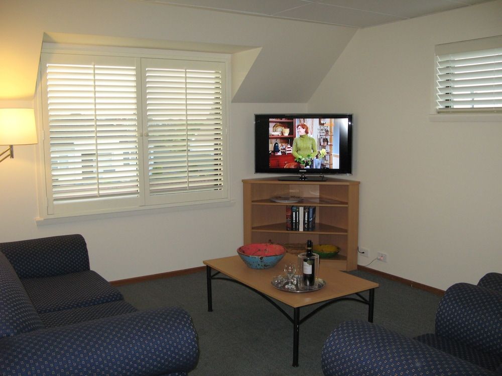 Barclay Motor Inn Executive Apartment 3