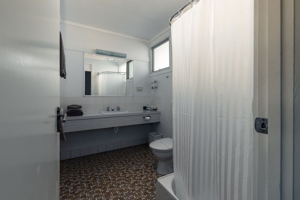 Barclay Motor Inn Family Apartment 7